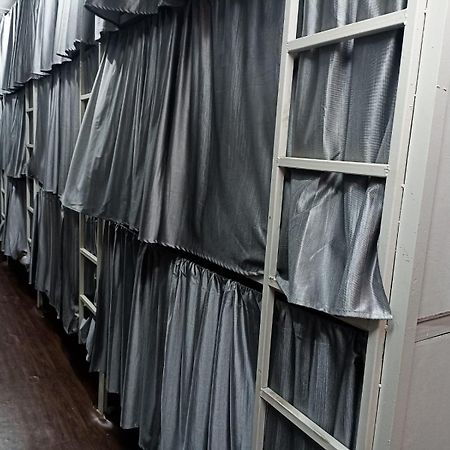 Saffron Dormitory Goregaon East Bombay Exterior foto